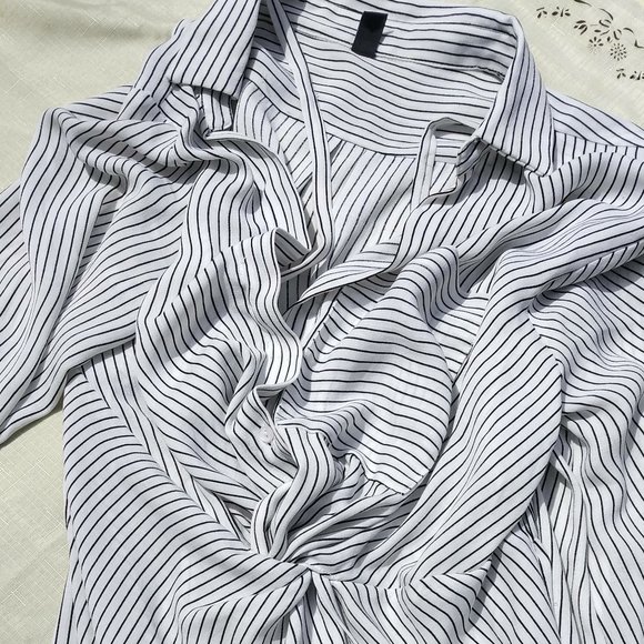 Windsor, Shirt Dress, white with white black pinstripe, sexy dress - Picture 3 of 5